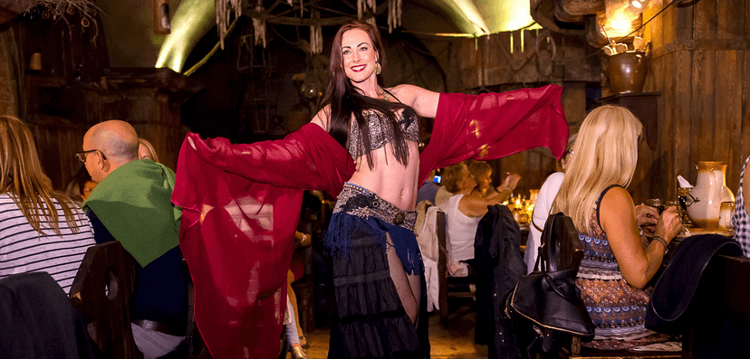 K Pavoukovi na středověké hody: historická show, pětichodové menu a neomezené nápoje