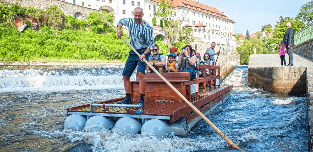 1× lodní lístek na plavbu na voru centrem Českého Krumlova a po okolí