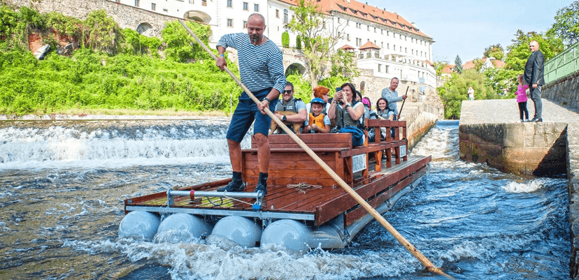 1× lodní lístek na plavbu na voru centrem Českého Krumlova a po okolí