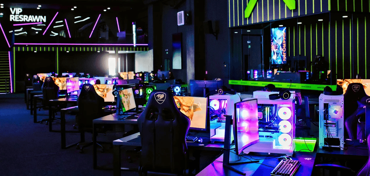 Užijte si 5 nebo 7 hodin hraní či narozeninovou oslavu v gaming aréně, vč. pizzy a nápoje 