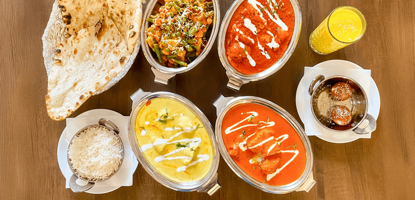 Tříchodové indické menu s kormou, masalou nebo butter chicken pro 1 či 2 osoby 