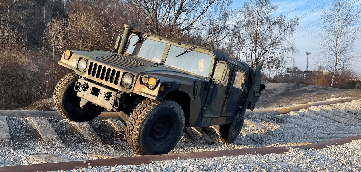 Drsná jízda terénním vozem Hummer H1