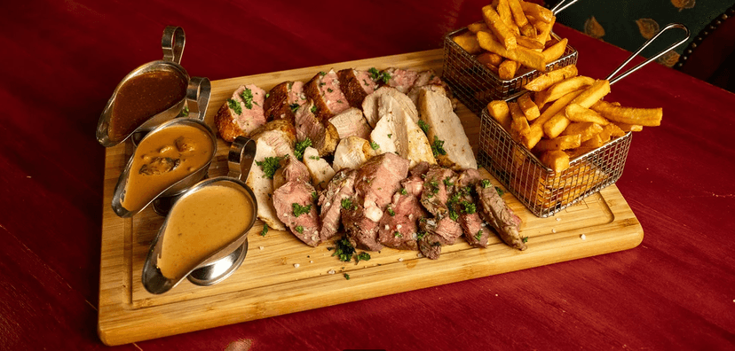 Mix grill se 4 druhy masa, hranolky a omáčkami pro 2 osoby