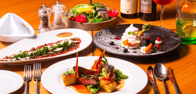 Tříchodové menu s rumpsteakem a aperolem ve špičkové restauraci Noem Arch