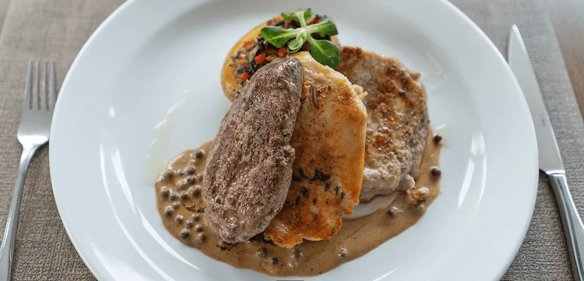 Menu s tataráčkem, variací steaků a palačinkou se zmrzlinou 