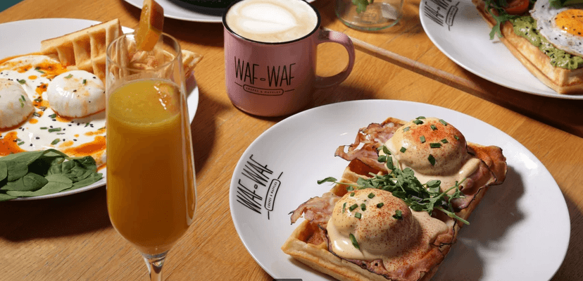 Brunch podle výběru s nápojem i milkshakem ve Waf-Waf
