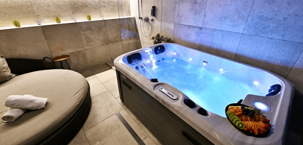 5* luxus pro 2 osoby: privátní spa se saunou a vířivkou i skvělé jídlo 