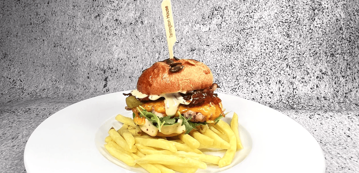 Burger, palačinka s borůvkami a balení místních perníčků pro dva i rodinu 