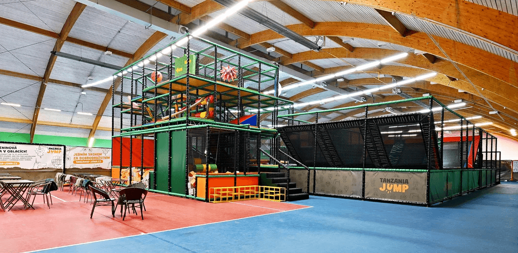 Hodinové i celodenní vstupy do trampolínového centra