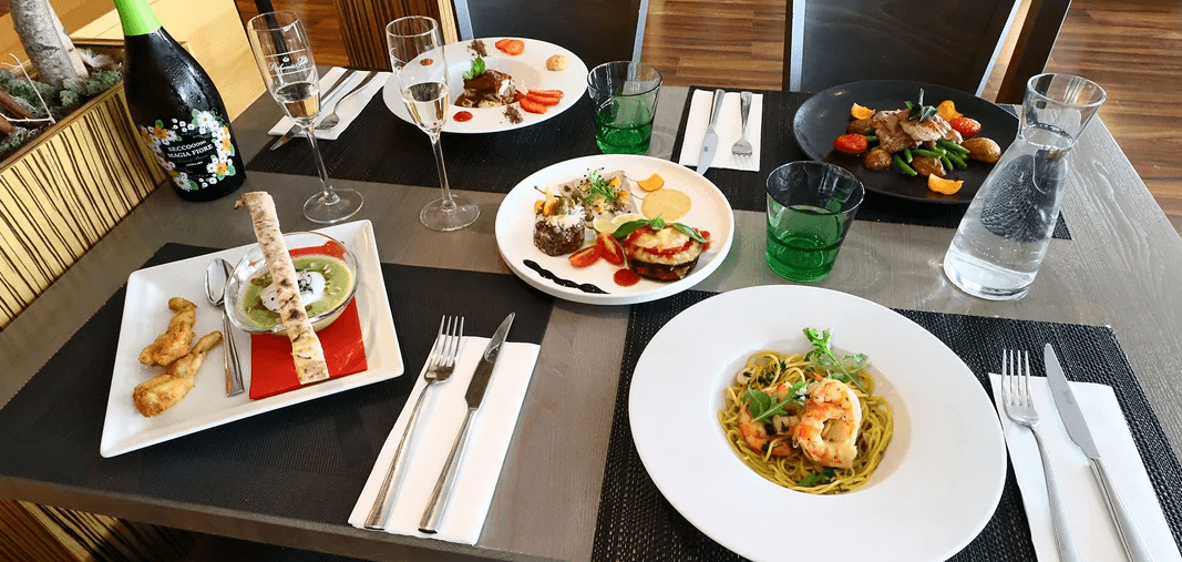 Italské menu pro dva: krevety, cuketové cappuccino, telecí panenka, tiramisu i lahev vína 