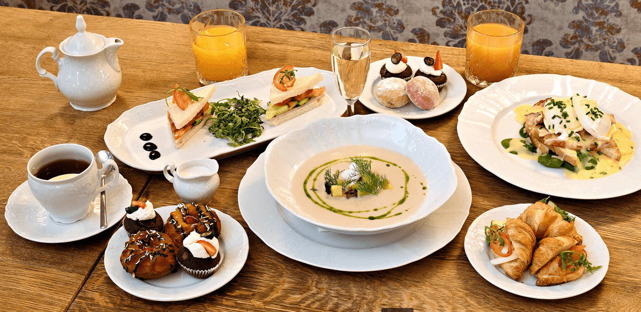 Čaj o páté či nedělní brunch v Chateau Ctěnice pro 2 osoby