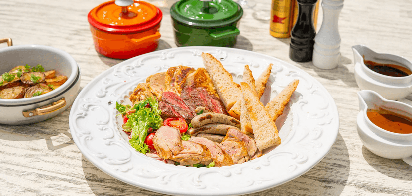 Vstup na Žižkovskou věž a mix grill talíř v restauraci Miminoo pro 2 osoby