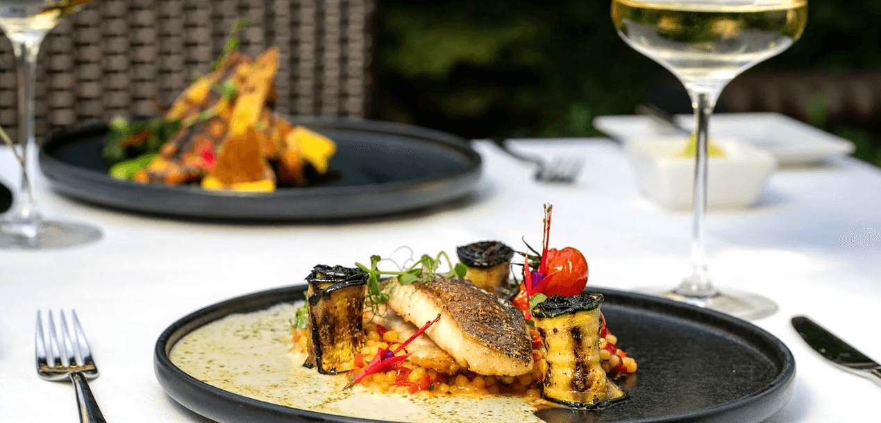 Pětichodové menu à la carte s lahví vína v oceňované The Grand Mark Prague pro 2 osoby