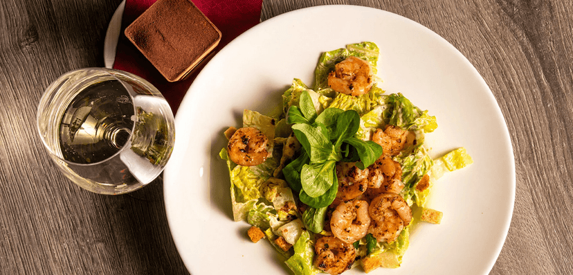 Menu s krevetovým salátem, dezertem a proseccem pro 2 osoby v restauraci La Corrida