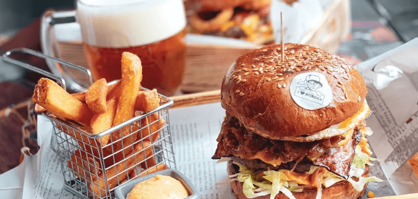 Klasický burger, hranolky a omáčka pro 1 osobu 