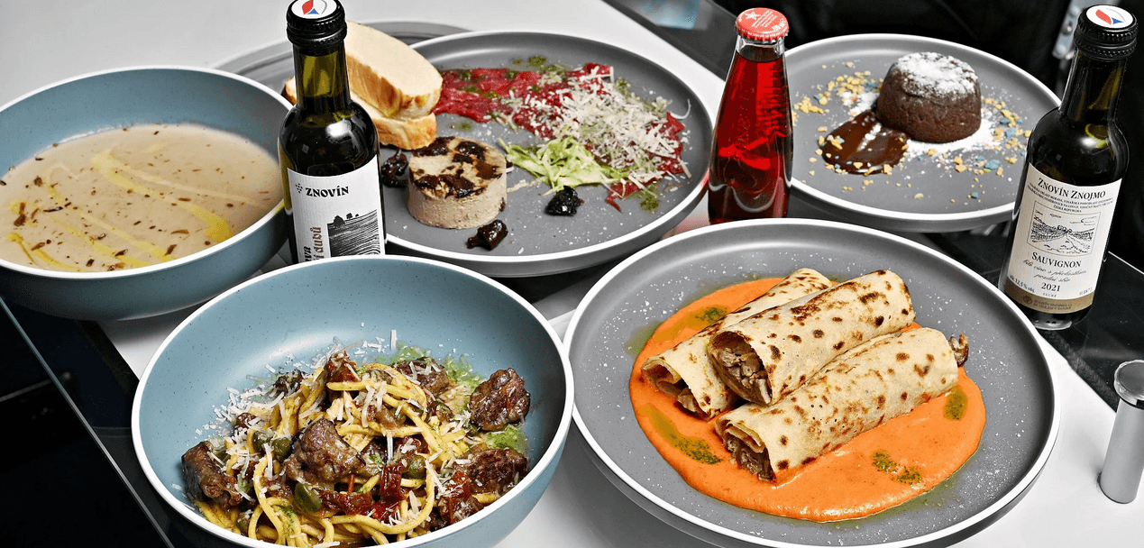 Degustační Cesta kolem světa v restauraci Letadlo i vč. vína a návštěvy kokpitu 