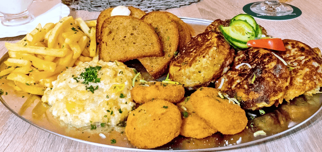 Tvarůžkové hody: v bramboráku, smažené i jako tatarák, hranolky a topinky