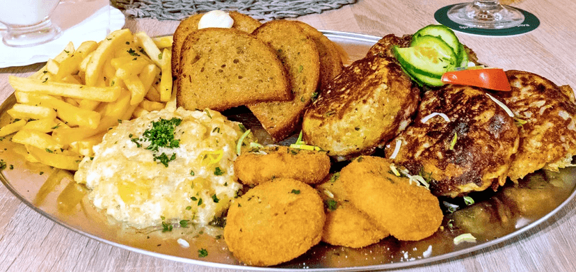 Tvarůžkové hody: v bramboráku, smažené i jako tatarák, hranolky a topinky