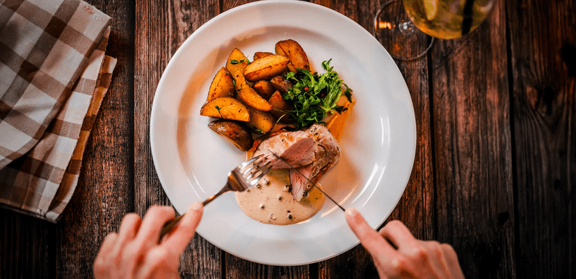 Odpočinek ve wellness a tříchodové menu na westernovém ranči pro 2 osoby