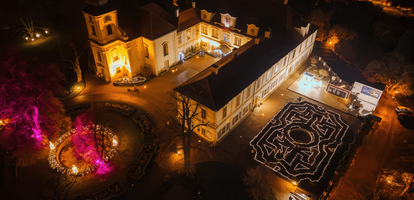 Vstupenky do osvětleného parku: Labyrinty světla, ráj srdce na Zámku Loučeň