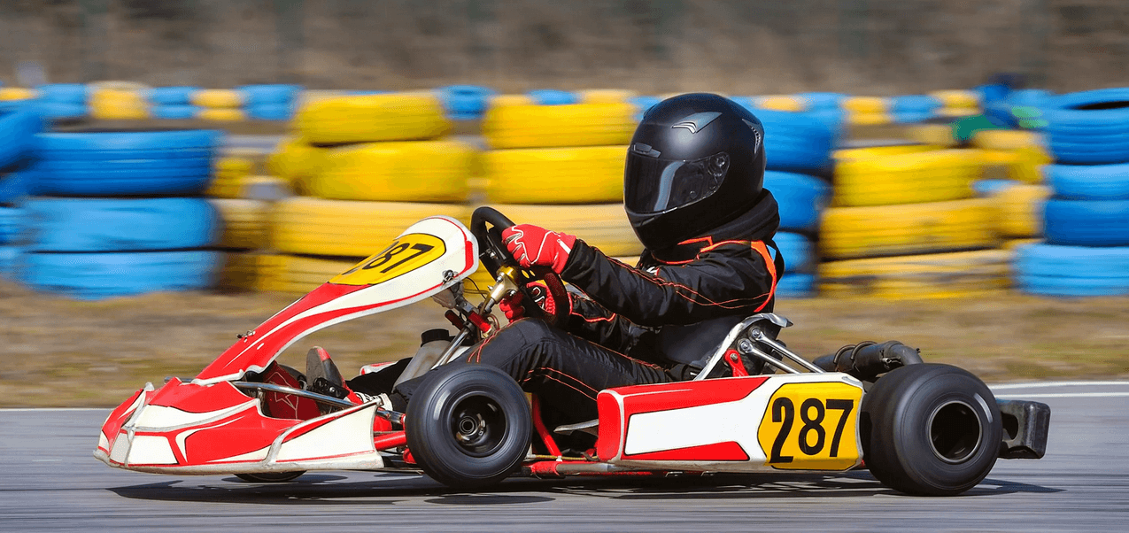 Adrenalin na nejdelší dráze východních Čech: jízda v závodní motokáře 