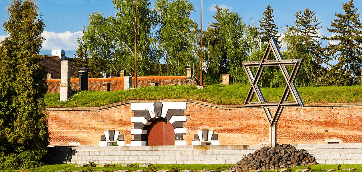Komentovaná prohlídka Terezína: pevnost, bývalé ghetto i výstava na půdě