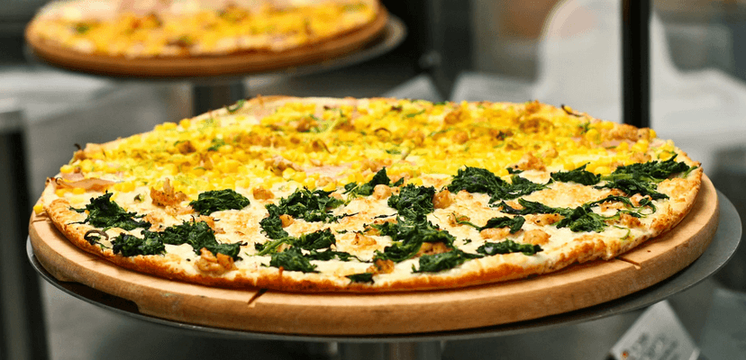 1× Chacharova pizza (⌀ 32 cm) podle výběru 