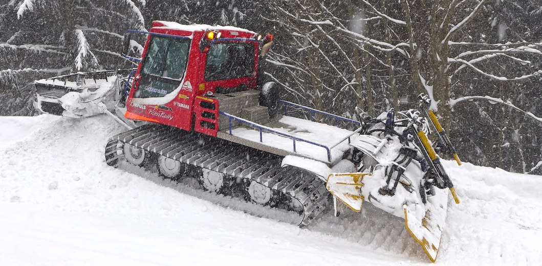 Zážitková jízda rolbou pro malé i velké: úprava dětského ski parku i sjezd sáňkařské dráhy