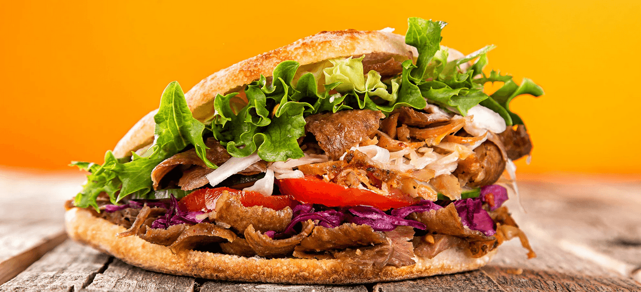 Kebab podle výběru: döner v chlebu či dürüm v tortile i se sýrem 