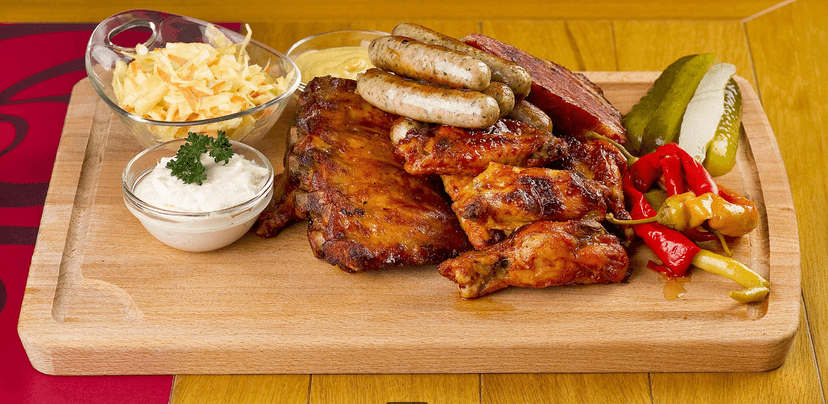 Masová hostina na Smíchově: burger menu, žebra, krkovice a křídla i stripsy a řízečky 