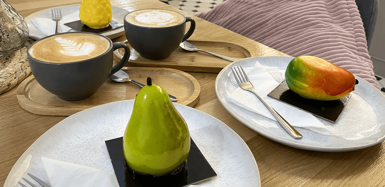 Umění na talíři: zákusek a káva v srdci Českých Budějovic