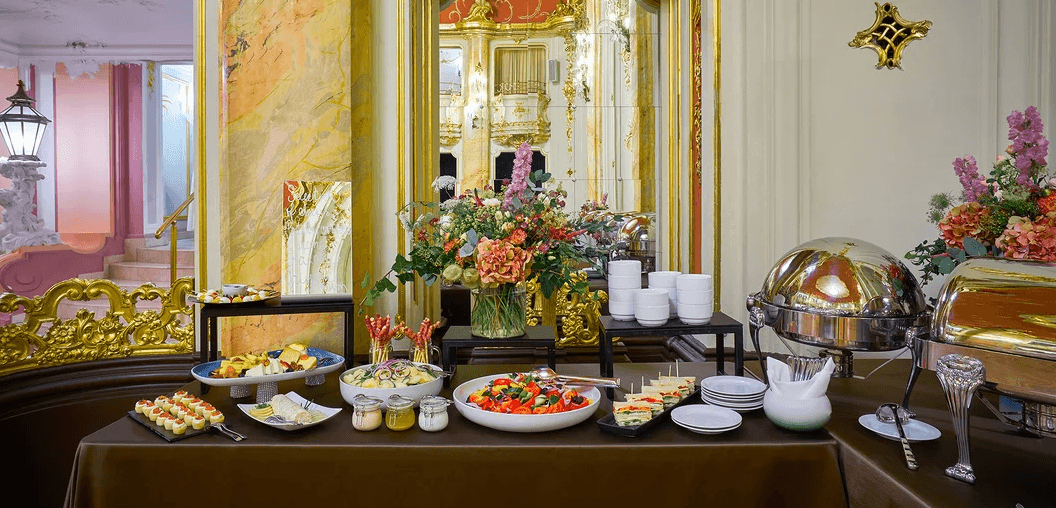 Bohatý brunch v Grand Hotelu Bohemia: předkrmy, hlavní chody, dezerty i nápoje 