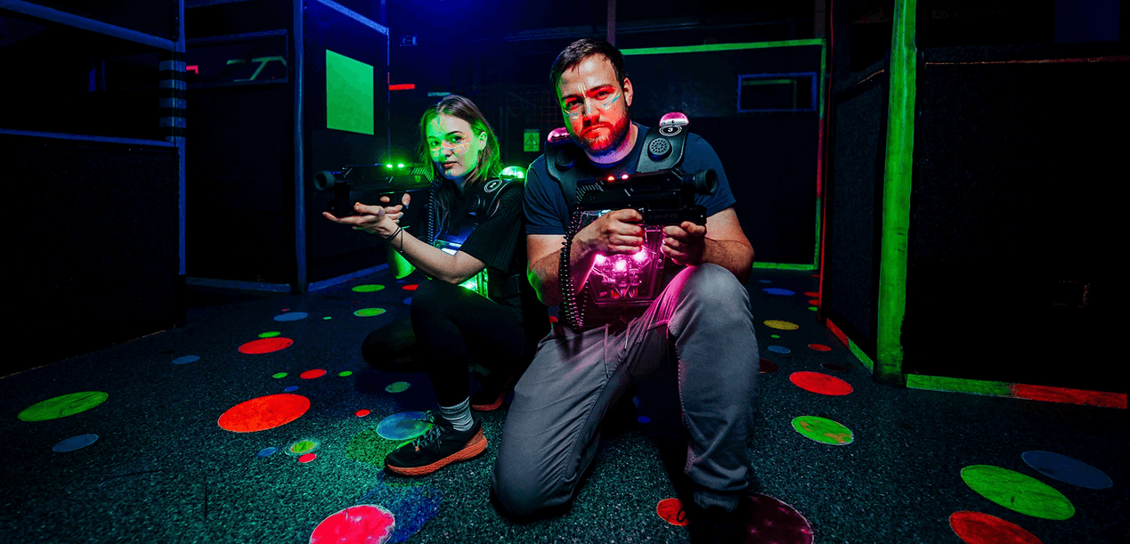 S přáteli za adrenalinem: 12 min. lasergame ve 400 m² velké aréně 