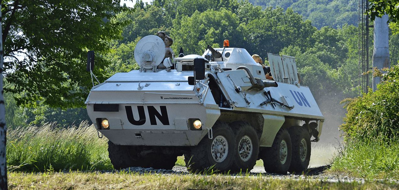 Zážitek pro 1–2 osoby: jízda obrněným transportérem, prohlídka bunkru i vojenské techniky 