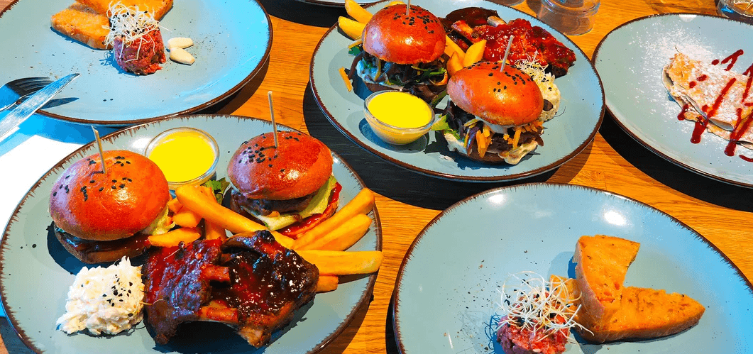 3chodové menu s miniburgery pro 2 osoby 