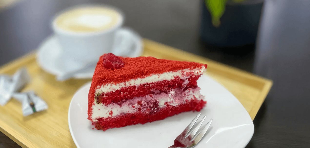 Dezert dle výběru a limonáda nebo káva v kavárně se solnou jeskyní