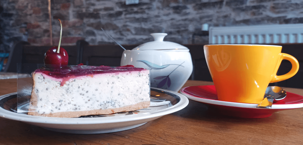 Káva podle výběru a dort pro 1 či 2 osoby v útulné kavárně Café 1516