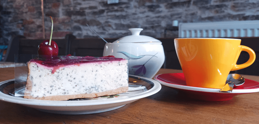 Káva podle výběru a dort pro 1 či 2 osoby v útulné kavárně Café 1516