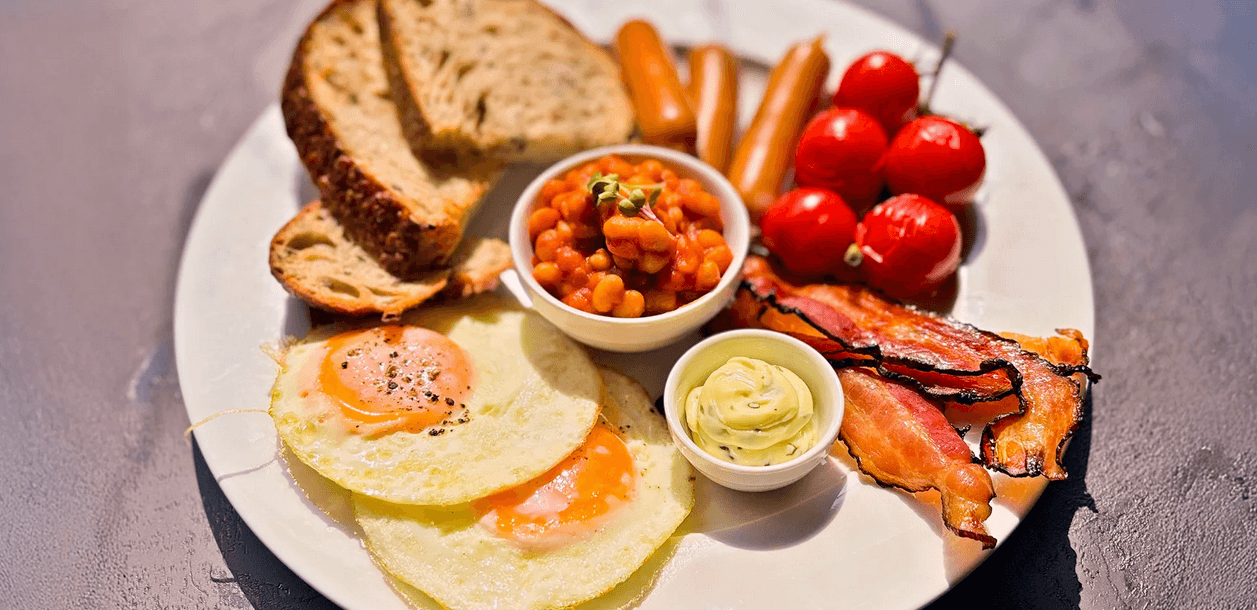 Brunchování v Chrudimi: sladká, slaná či sladko-slaná snídaně, vč. freshe a kávy