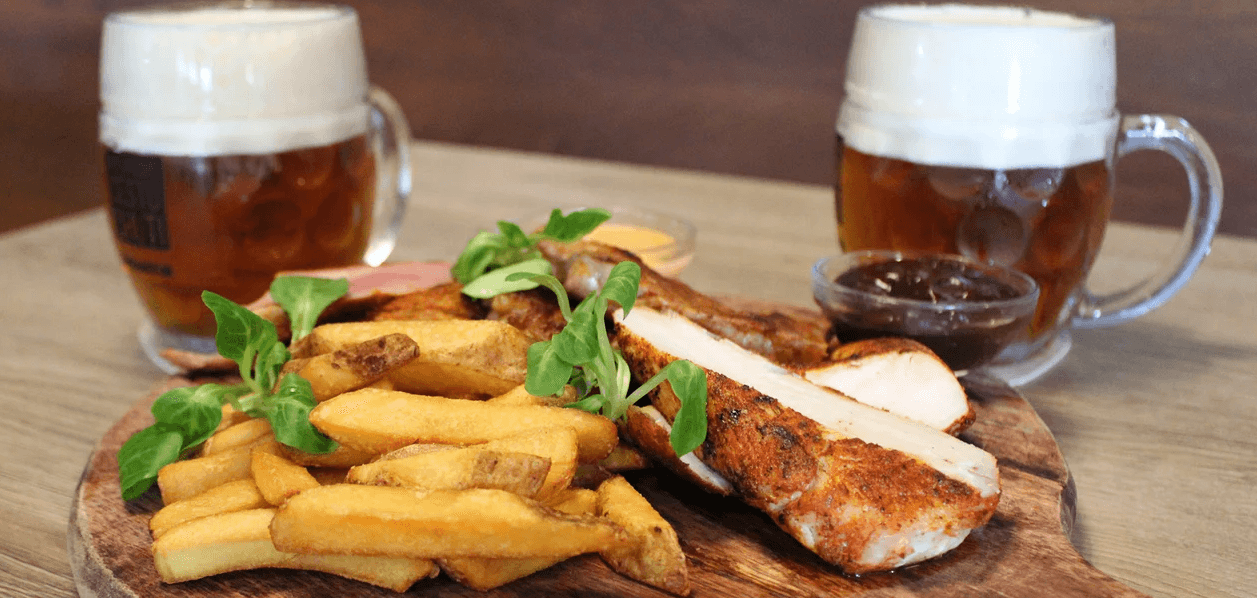 Vepřová panenka nebo masové prkno s pivem pro 2 osoby: krkovička, kuřecí i svíčková