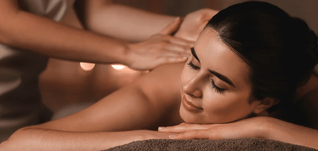 Terapeutická masáž na míru s aromaterapii a závěrečnou harmonizací zvukem