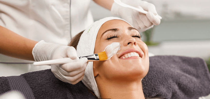 Liftingové ošetření s diamantovou dermabrazí a thajskou masáží nohou 