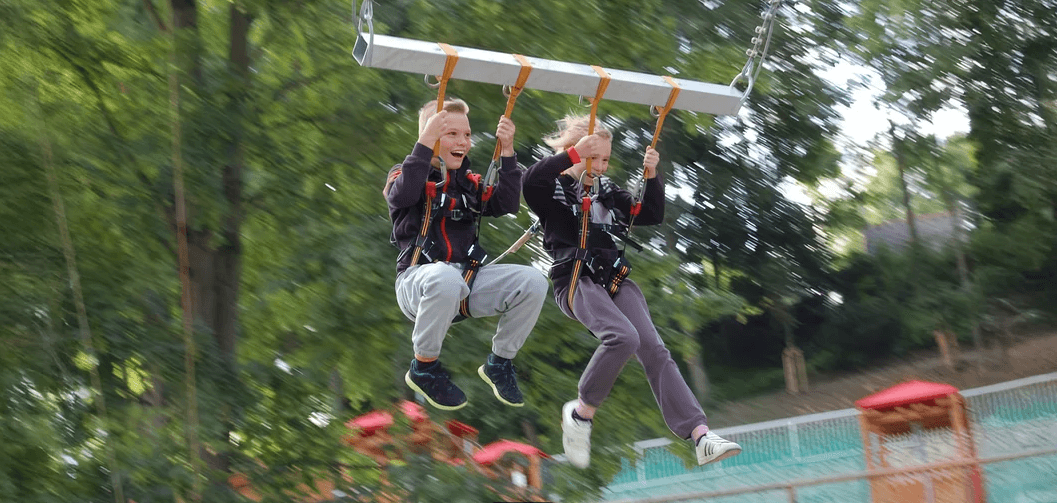 Pořádná dávka adrenalinu: seskok na obří houpačce