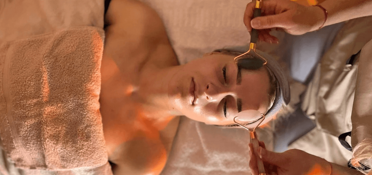 Gua Sha masáž obličeje pro dospělé i děti: varianty vč. masáže hlavy či rukou 