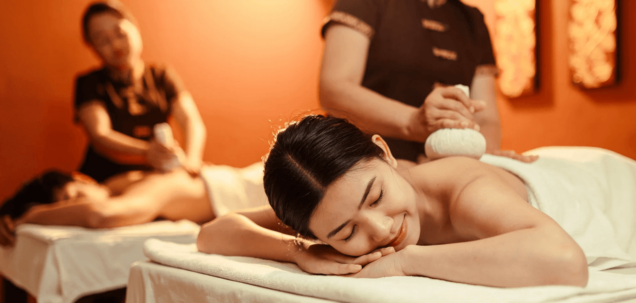 Romantika při thajské olejové masáži: 60minutová péče pro 2 osoby