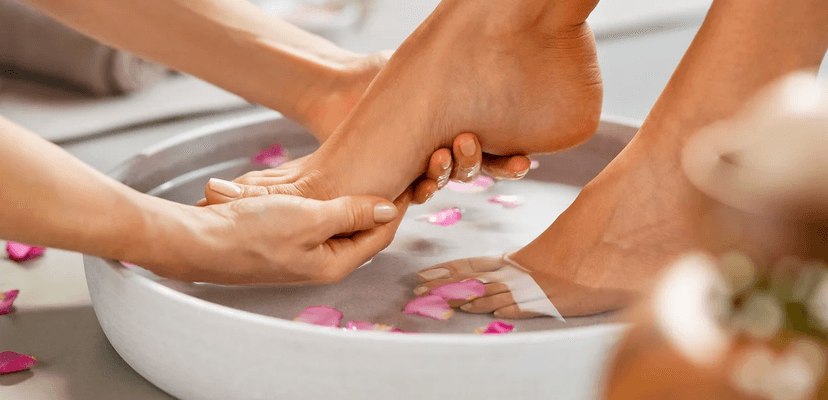Voňavý relax pro vaše chodidla: mokrá nebo wellness pedikúra
