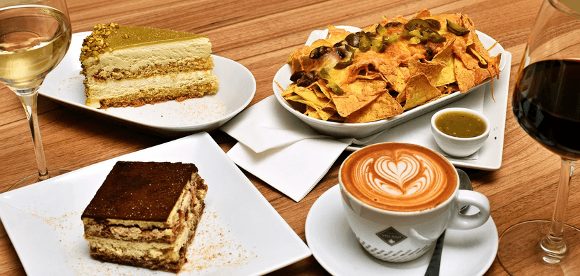 Skvělá svačina: nápoj a dort dle výběru