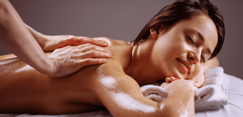 Hodinový masážní rituál: na výběr 3 druhy masáží a 3 druhy zábalů 