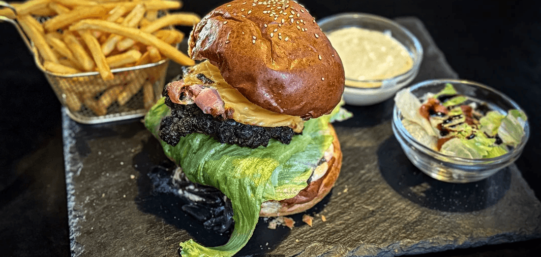 Brdský burger z regionálního hovězího masa, hranolky a pivo pro 2 osoby 