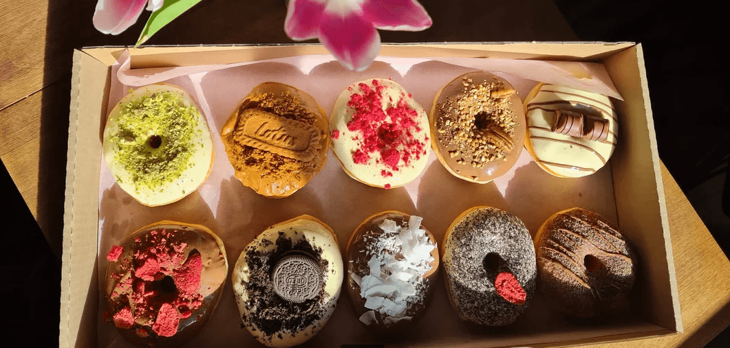 Sladké mámení: klasické, plněné i mini donuty, 6 nebo 12 kusů, s sebou či rozvoz